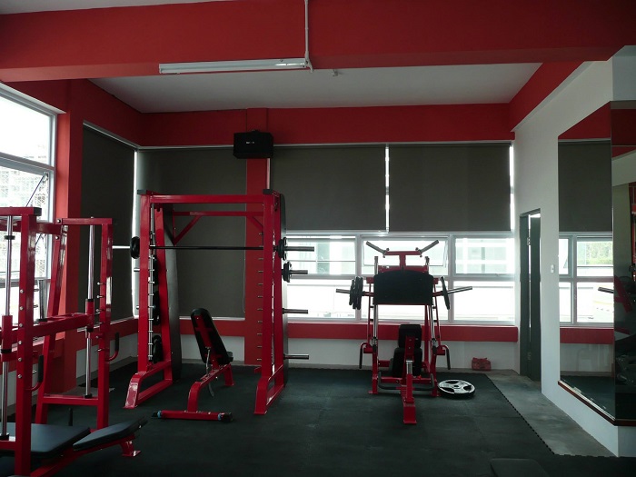 Màn cuốn cản nắng 100% cho phòng gym