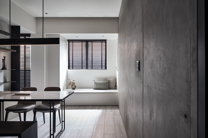 Không gian nội thất với tông màu xám chủ đạo
