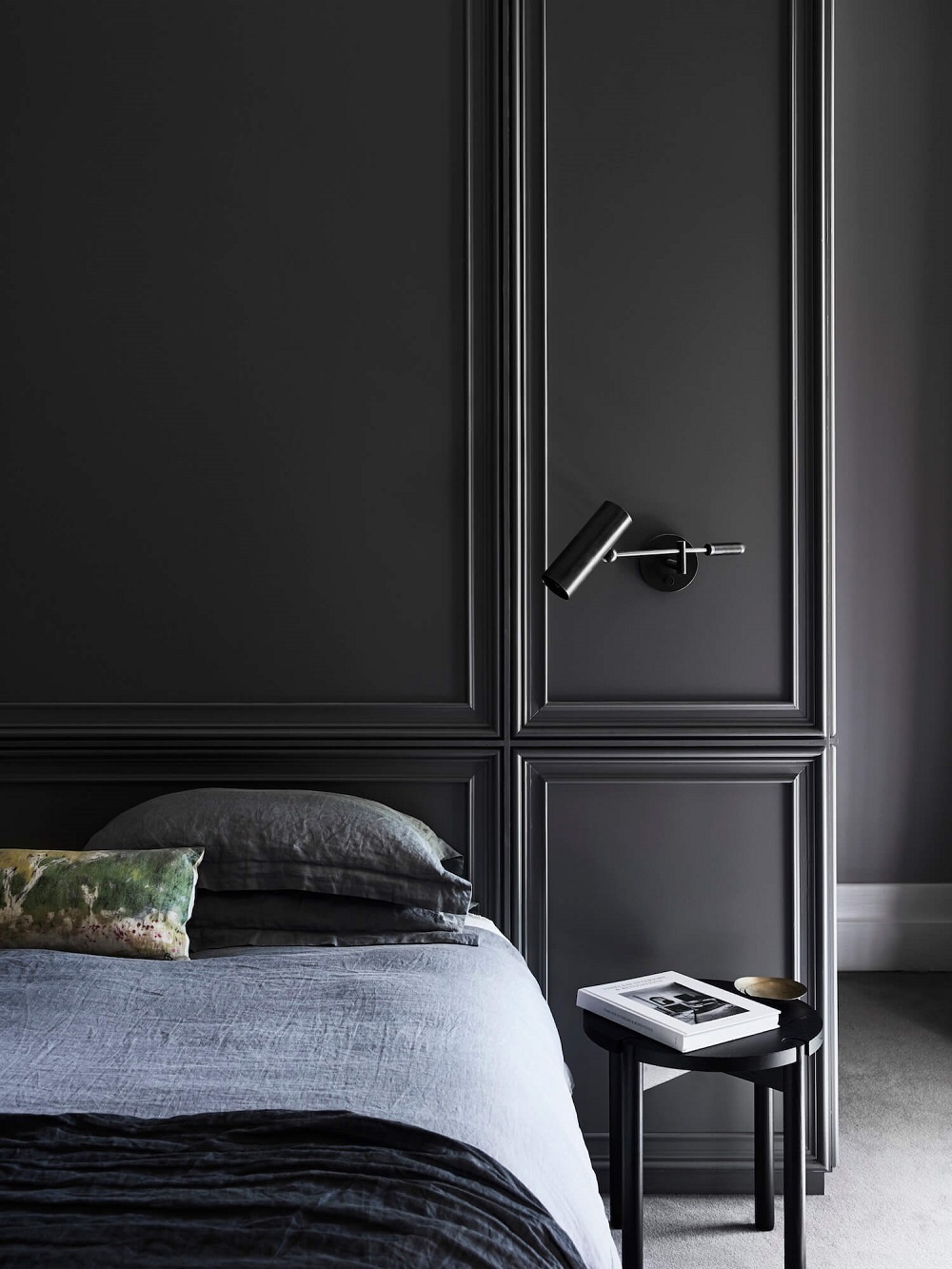 Dark Grey - Biểu tượng của thiết kế hiện đại