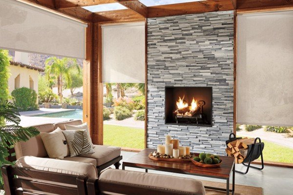 Màn cuốn lưới màu kem tạo cảm giác ấm cúng