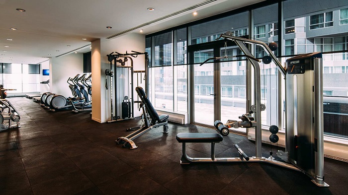 Màn cuốn làm tăng vẻ sang trọng cho không gian phòng gym