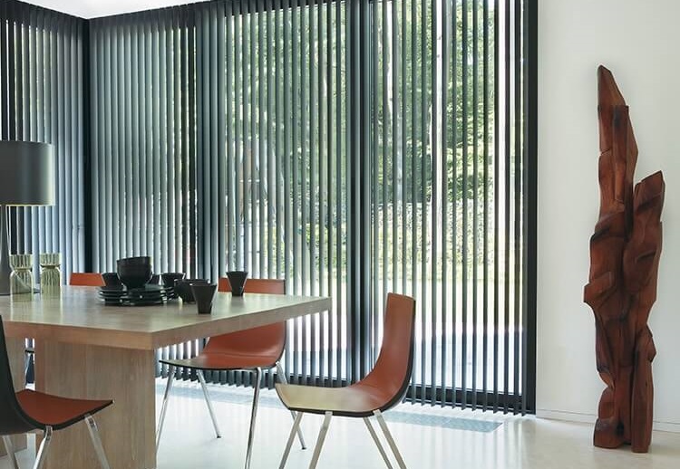 Màn dọc che chắn ô cửa lớn