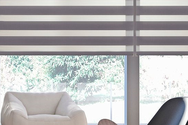 Màn cầu vồng trong không gian tối giản 